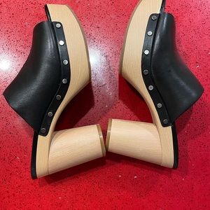 NWOT Vince Camino Heller clogs